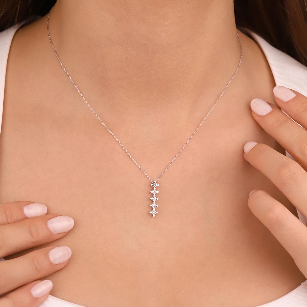 0,35 Karat Pırlanta Penta Beştaş Kolye