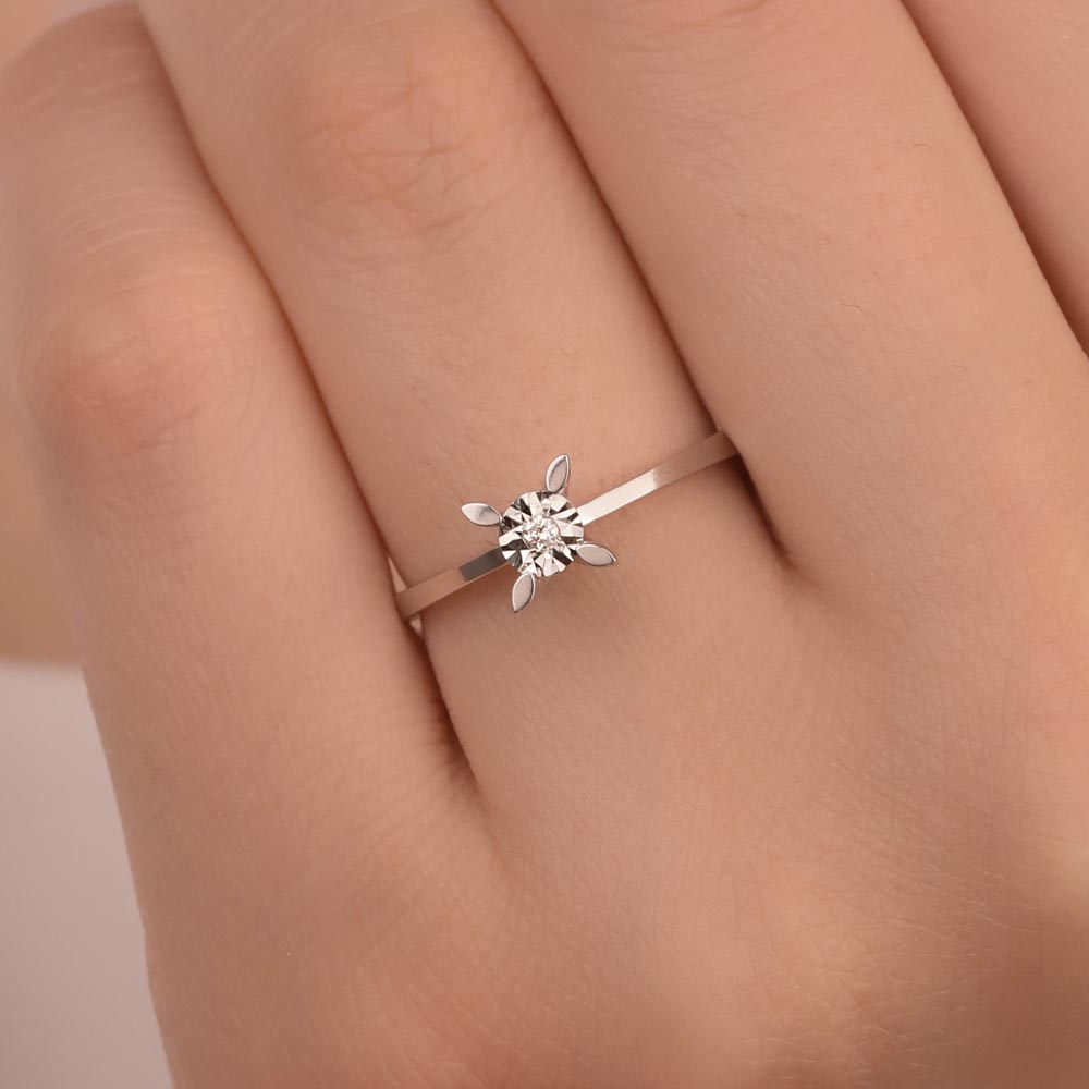 0,03 Karat Pırlanta Kalem İşlemeli  Serene Tektaş Yüzük - LP04595