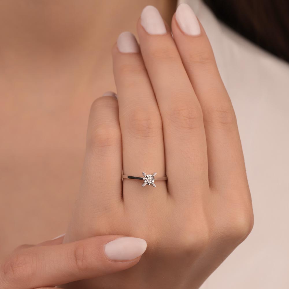 0,03 Karat Pırlanta Kalem İşlemeli  Serene Tektaş Yüzük - LP04595