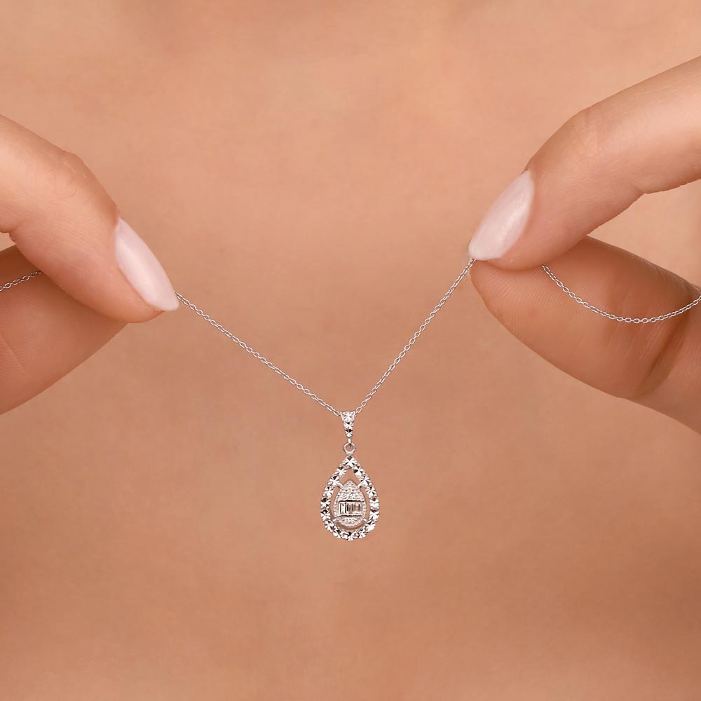 0,05 Karat Pırlanta Kalem İşlemeli Damla Baget Kolye - LP02271