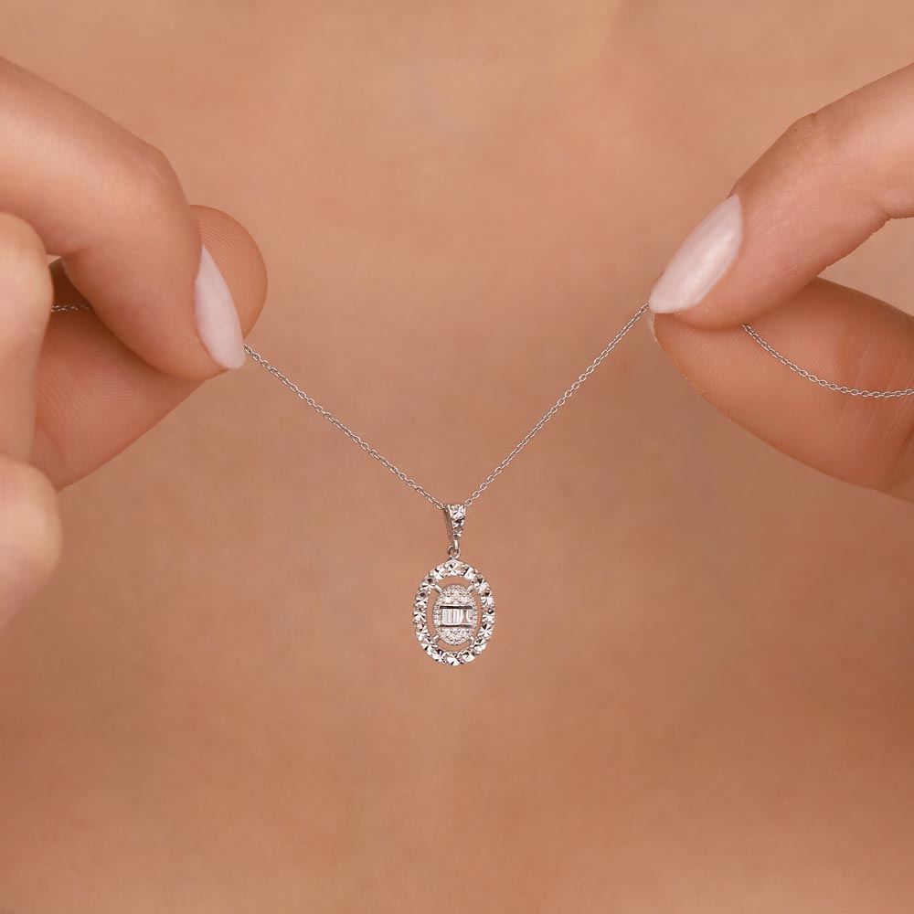0,05 Karat Pırlanta Kalem İşlemeli Oval Baget Kolye - LP02270