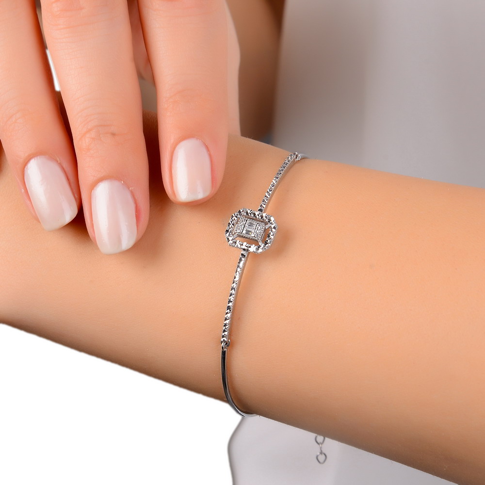 0,06 Karat Pırlanta Kalem İşlemeli Baget Kelepçe Bileklik - LP10632