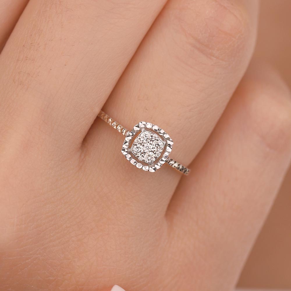 0.12 Karat Pırlanta Kalem İşlemeli Coronet Yüzük - LP03625