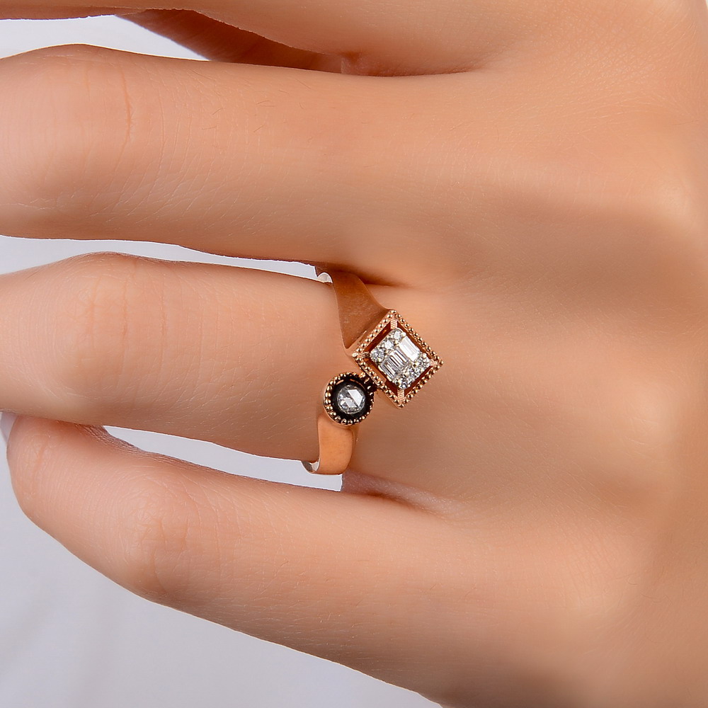 0.13 Karat Pırlanta Baget ve Elmas Özel Tasarım Yüzük - LP01597