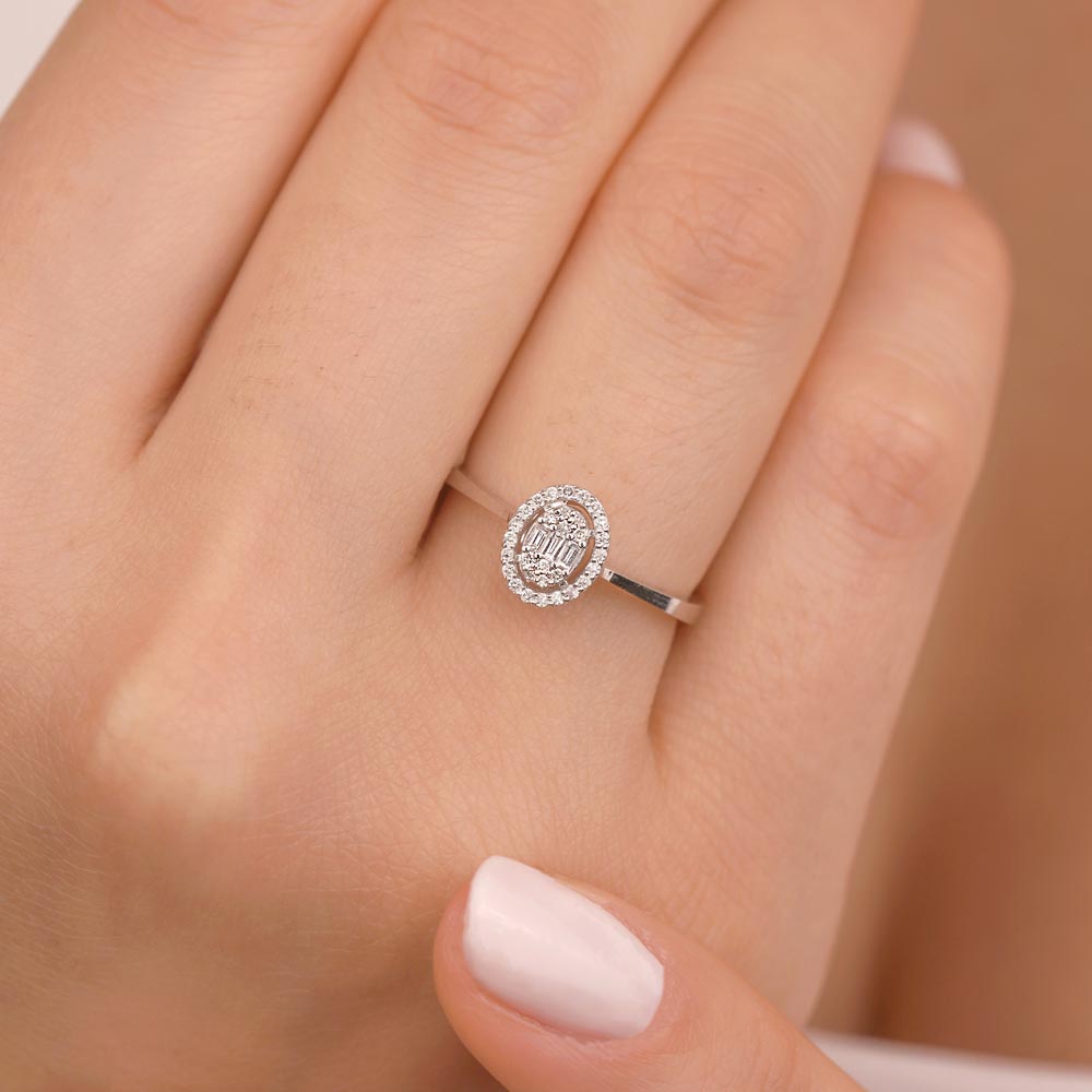 0.15 Karat Pırlanta Oval Baget Yüzük - LP02968