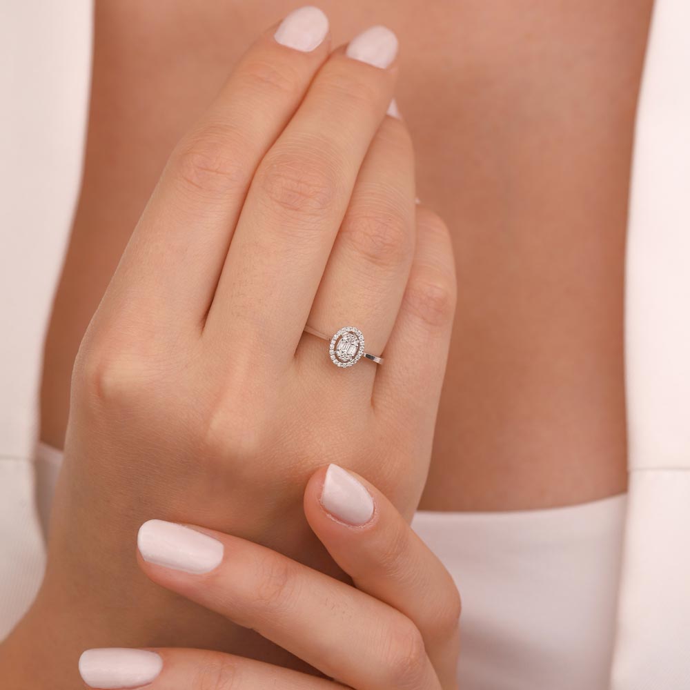 0.15 Karat Pırlanta Oval Baget Yüzük - LP02968