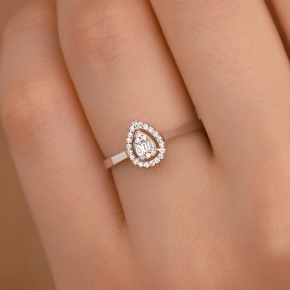 0.16 Karat Pırlanta Damla Baget Yüzük - LP04704