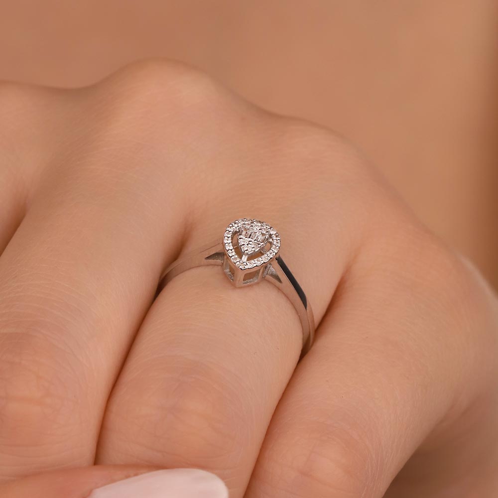 0.16 Karat Pırlanta Damla Baget Yüzük - LP04704