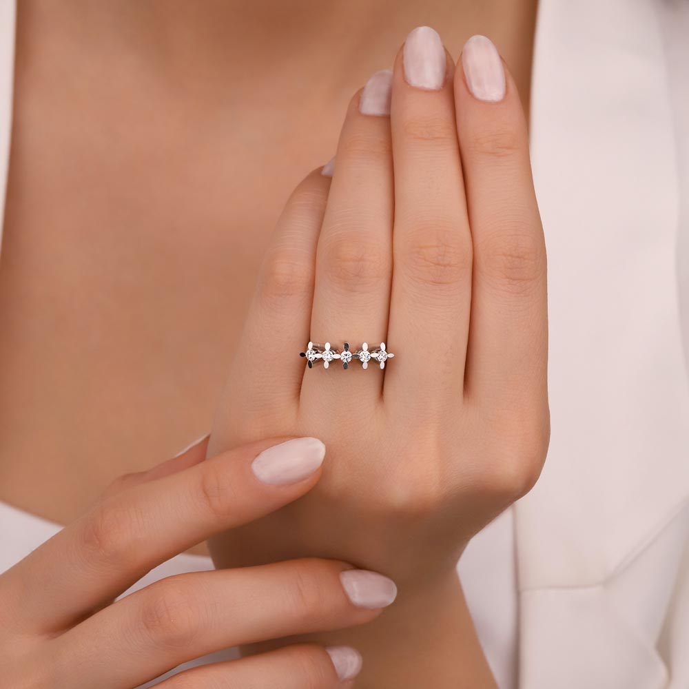 0,20 Karat Pırlanta Badem Tırnak Serene Beştaş Yüzük - LP00049