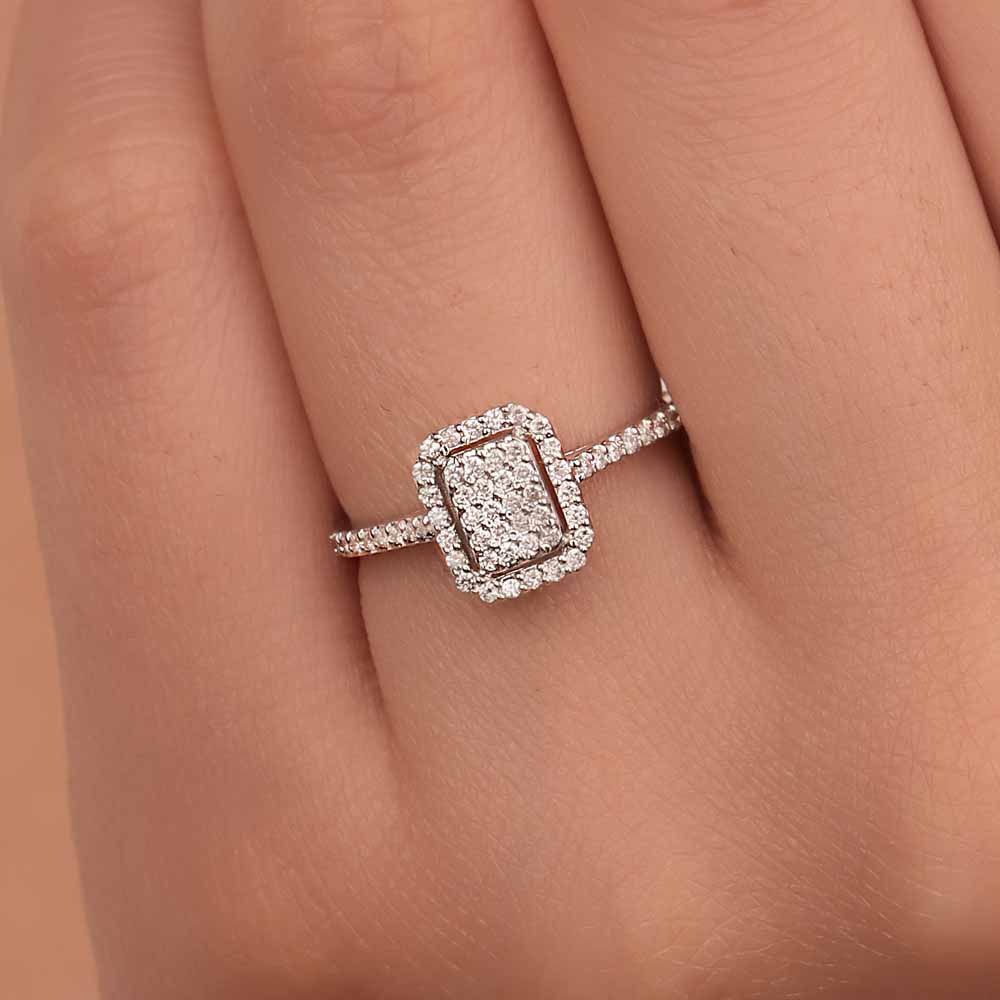 0,25 Karat Pırlanta Taşlı Baget Görünümlü Coronet Yüzük - LP05710