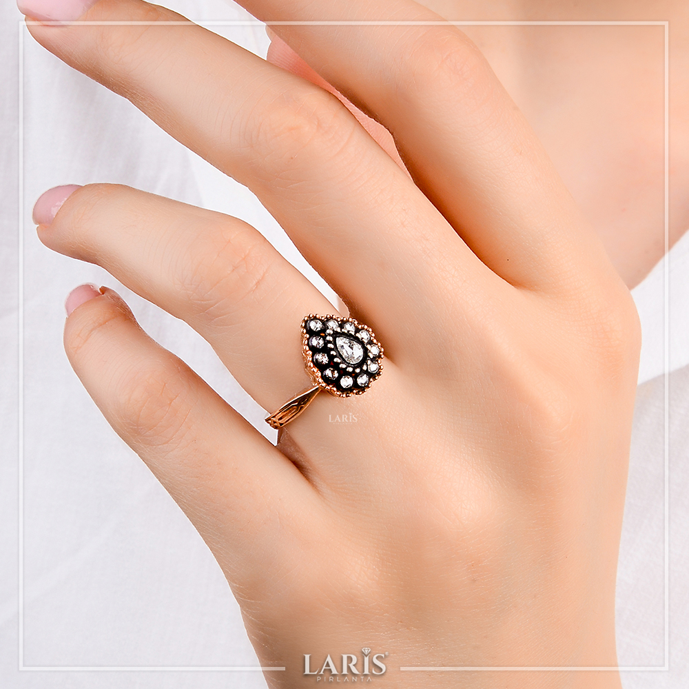 0,30 Karat Elmas Damla Yüzük - LP09845