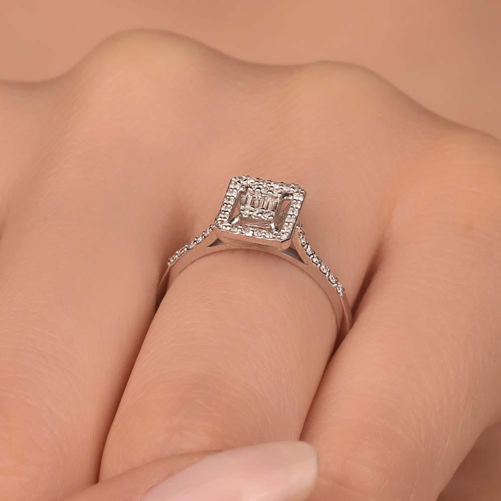 0.30 Karat Pırlanta Baget Yüzük - LP02839