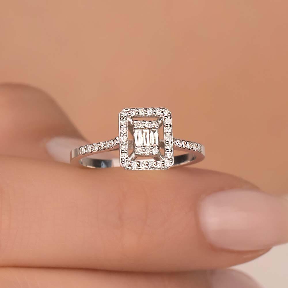 0.30 Karat Pırlanta Baget Yüzük - LP02839