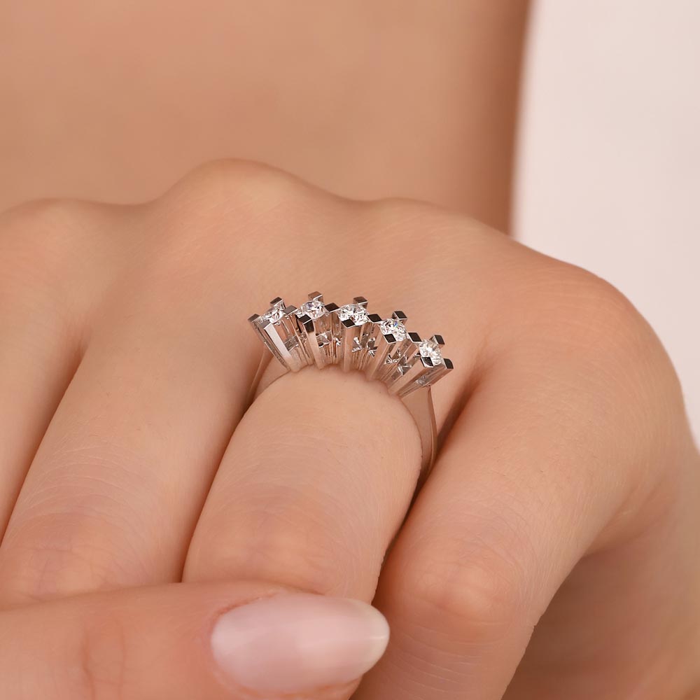 Beştaş Yüzükler 0.50 Karat Pırlanta Kare Tırnak Valiente Beştaş Yüzük