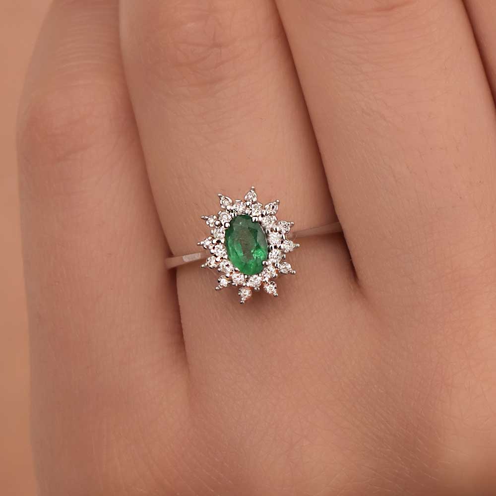 0,52 Karat Pırlanta Oval Jasmine Zümrüt Yüzük - LP03508