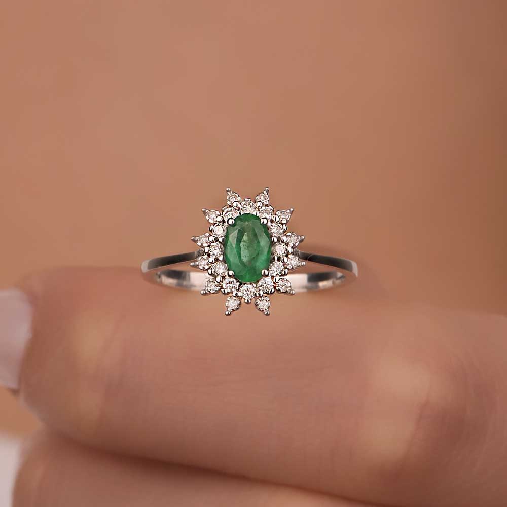 0,52 Karat Pırlanta Oval Jasmine Zümrüt Yüzük - LP03508