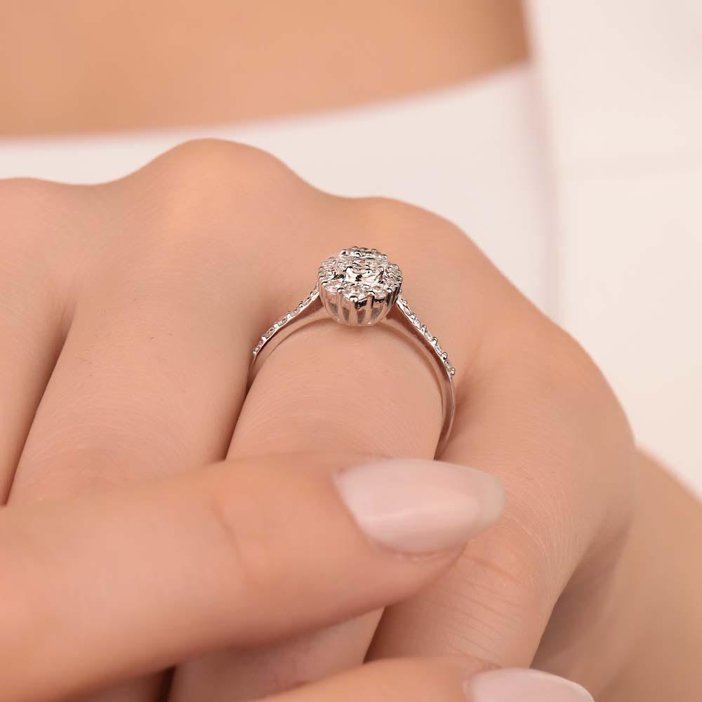 0.59 Karat Pırlanta Özel Tasarım Baget Yüzük - LP07213