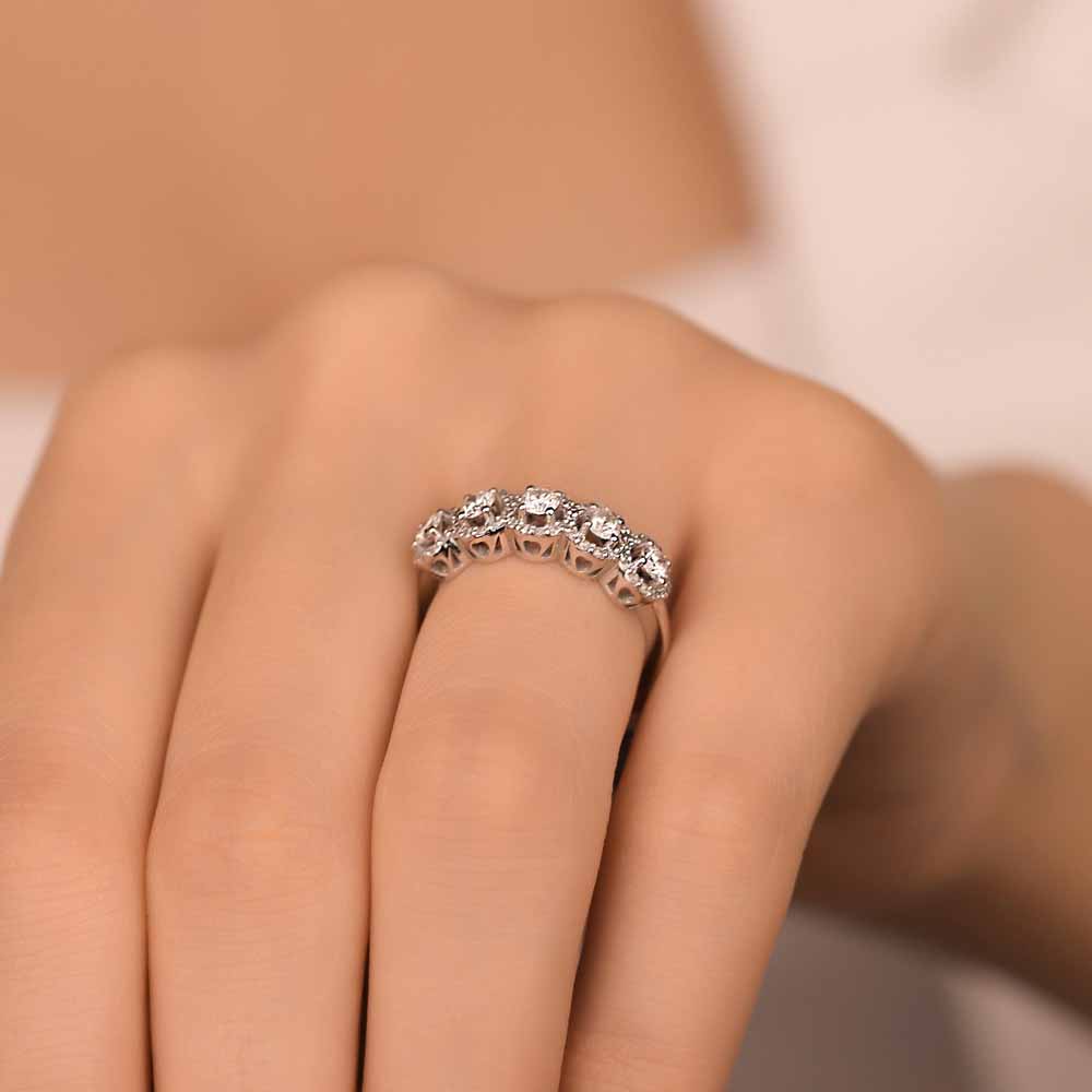 0,73 Karat Pırlanta Özel Tasarım Halo Beştaş Yüzük - LP05563