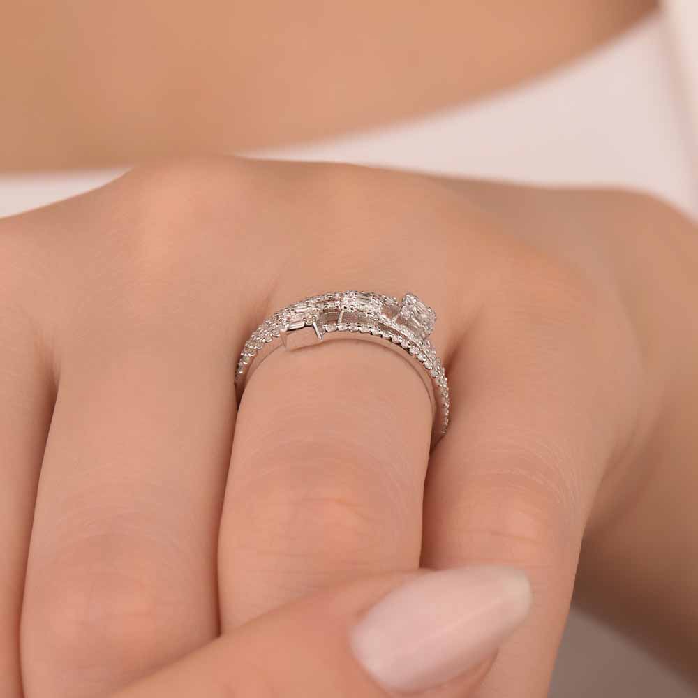 0,82 Karat Pırlanta Özel Tasarım Tria Baget Yarımtur Yüzük - LP02761