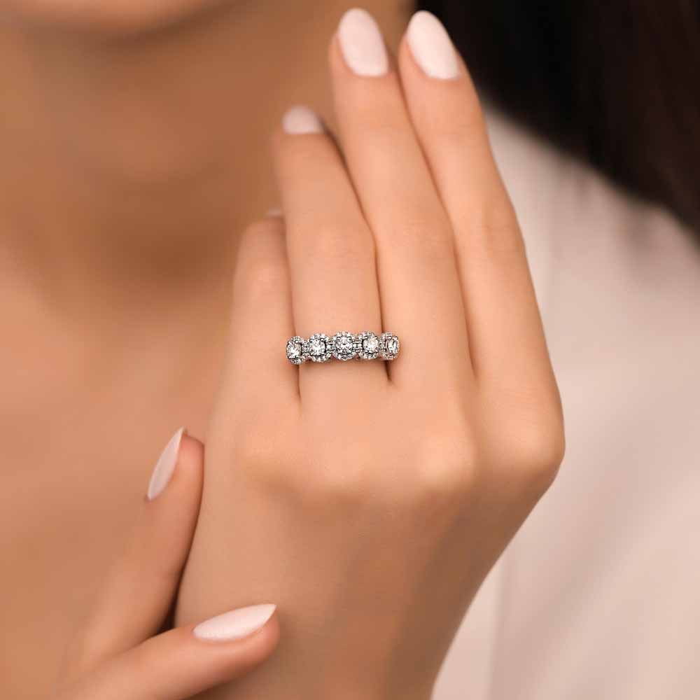 0,85 ct. Pırlanta Beştaş Halo Yüzük - LP10534