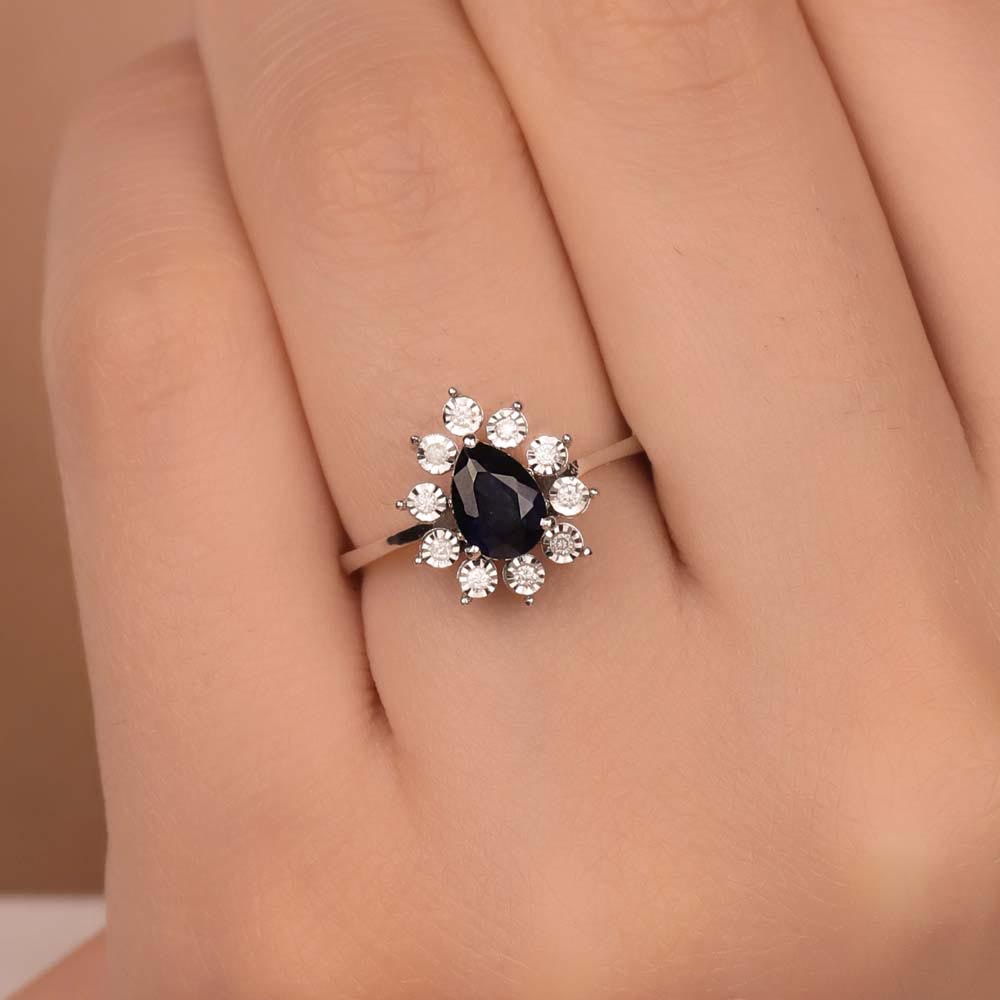 1,08 Karat Pırlanta Kalem İşlemeli Damla Royale Safir Yüzük - LP02600