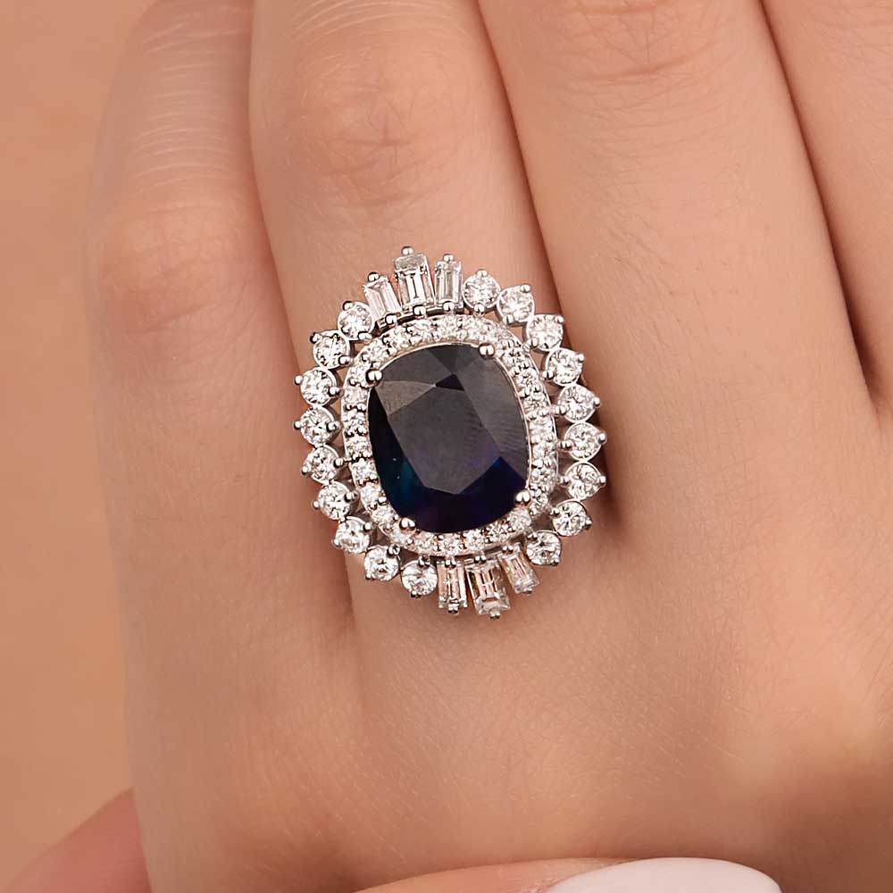 8,60 Karat Pırlanta Cushion Kesim Mega Safir Yüzük - LP08138