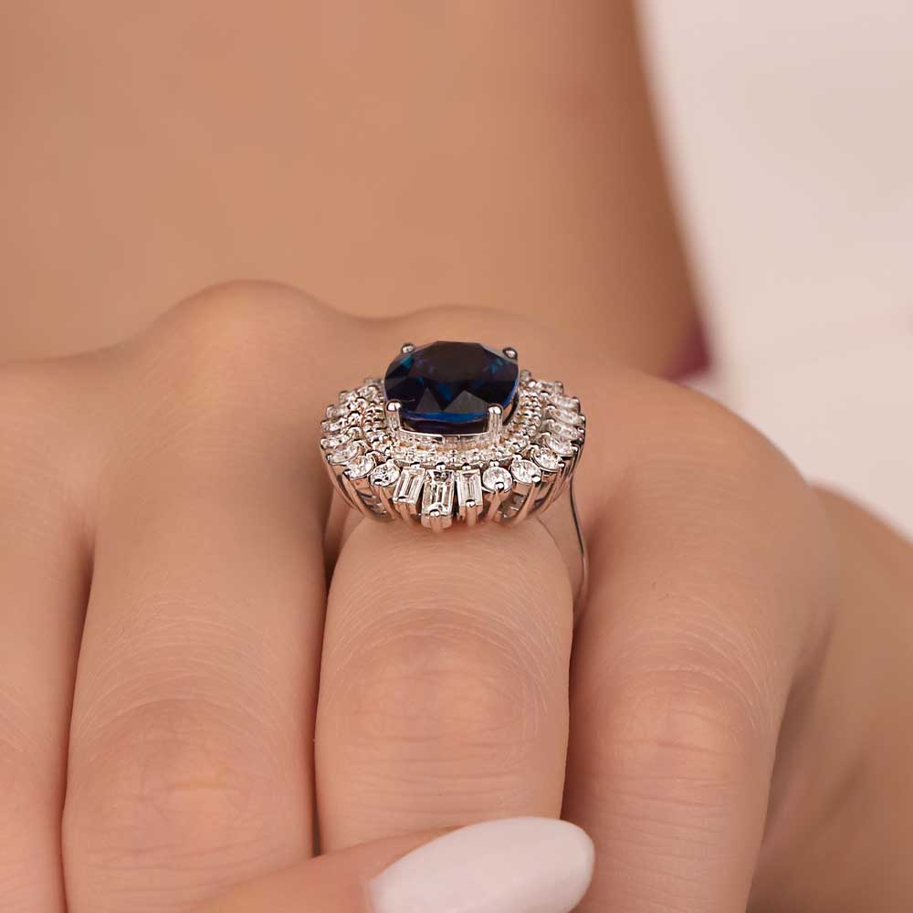 8,60 Karat Pırlanta Cushion Kesim Mega Safir Yüzük - LP08138