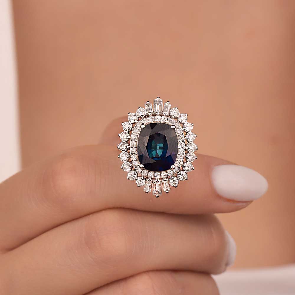 8,60 Karat Pırlanta Cushion Kesim Mega Safir Yüzük - LP08138