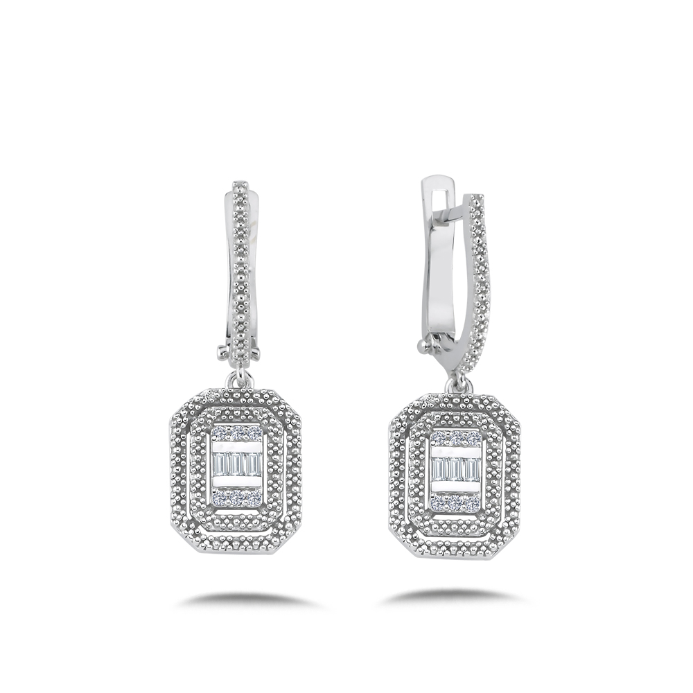 Sevgililer Günü Efektli Pırlanta Baget Küpe - LP11008